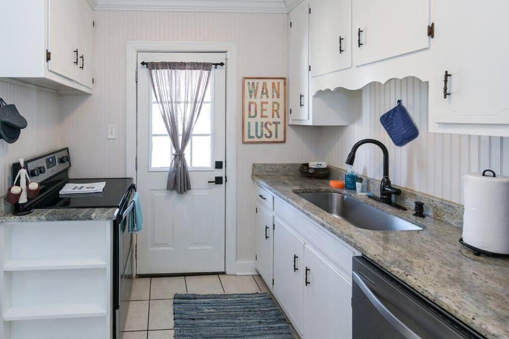 Peaceful Home In Downtown Huntsville With Nice Back Patio! ภายนอก รูปภาพ